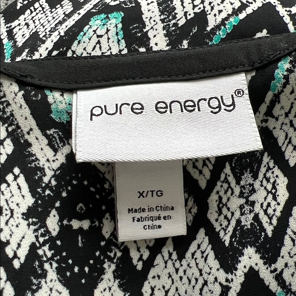 Pure Energy Black and White Geometric Sleeveless Blouse - Picture 5 of 5